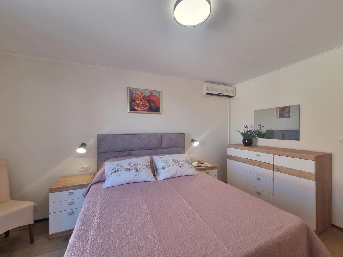 Holiday Home Трстено Экстерьер фото
